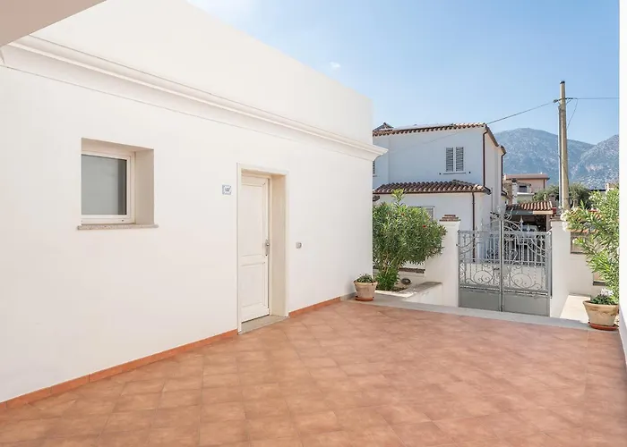 Appartamento Stylish Res Del Golfodiorosei 1 Bedapt B5 Persons
